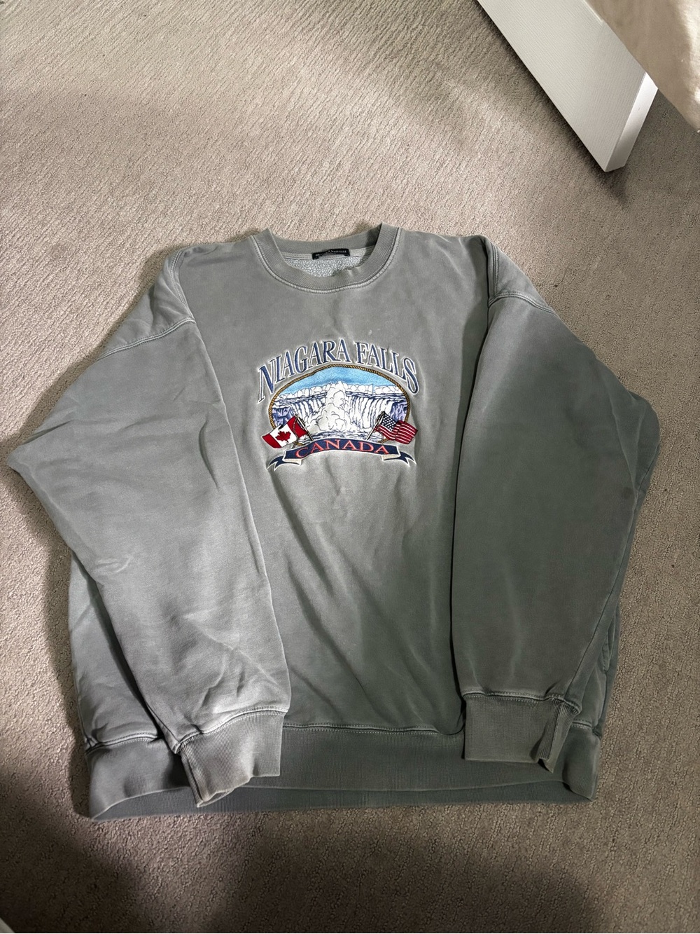Brandy Melville oversized Niagara Falls sweater